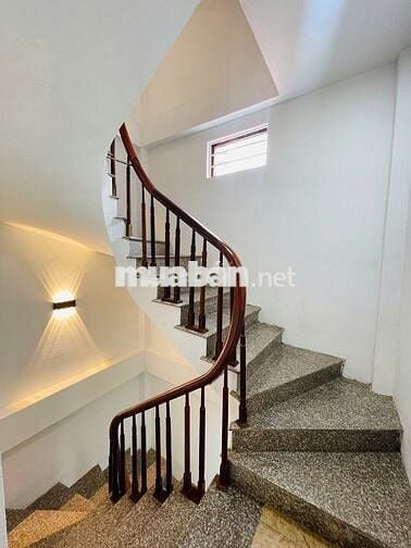 Nhà dân - Full nội thất - 30 m ra mặt phố - Giá tốt.