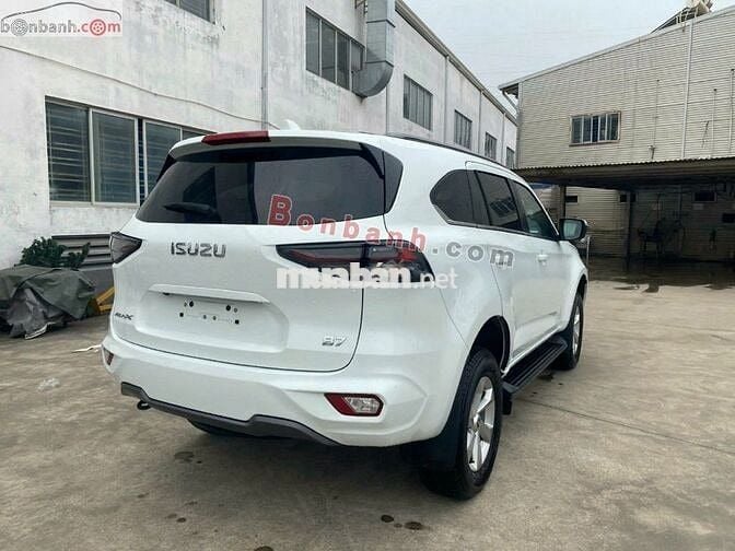 Isuzu MU-X B7 1.9 4X2 MT 2023