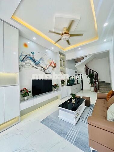 Nhà dân - Full nội thất - 30 m ra mặt phố - Giá tốt.