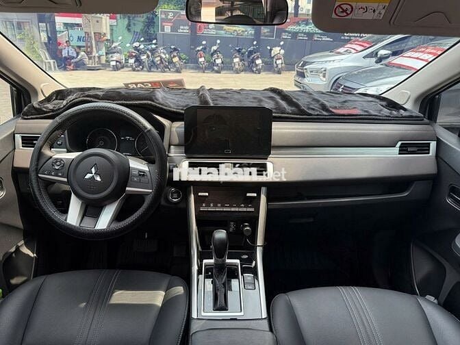 Mitsubishi Xpander 2024 Premium Bạc - Odo 7.500km