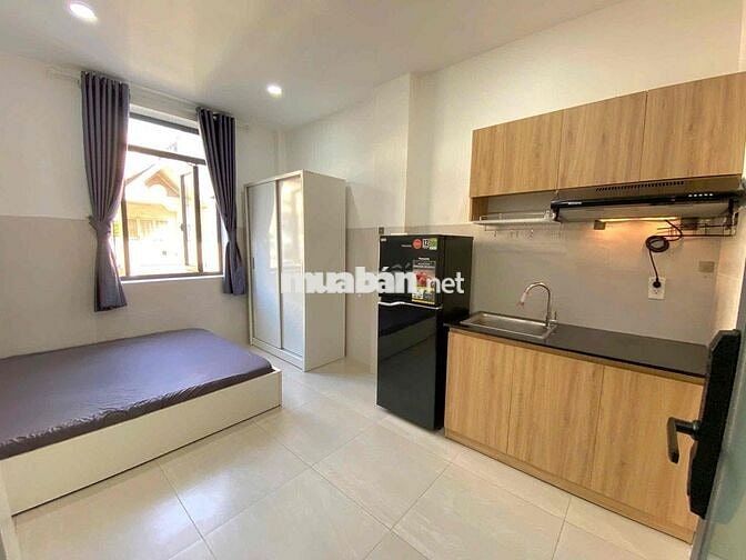 CHO THUÊ STUDIO CỬA SỔ LỚN FULL NỘI THẤT NHÀ THANG MÁY NGAY PHỔ QUANG