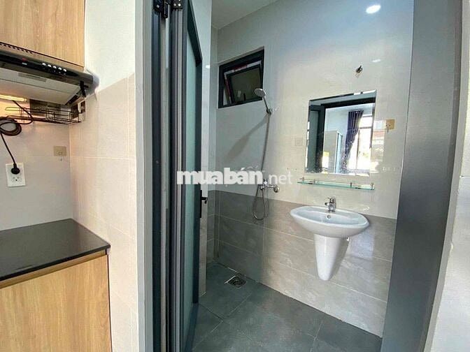 CHO THUÊ STUDIO CỬA SỔ LỚN FULL NỘI THẤT NHÀ THANG MÁY NGAY PHỔ QUANG