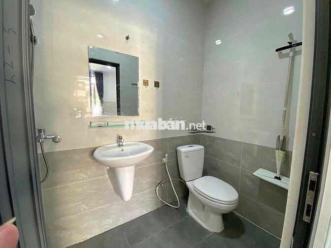 CHO THUÊ STUDIO CỬA SỔ LỚN FULL NỘI THẤT NHÀ THANG MÁY NGAY PHỔ QUANG
