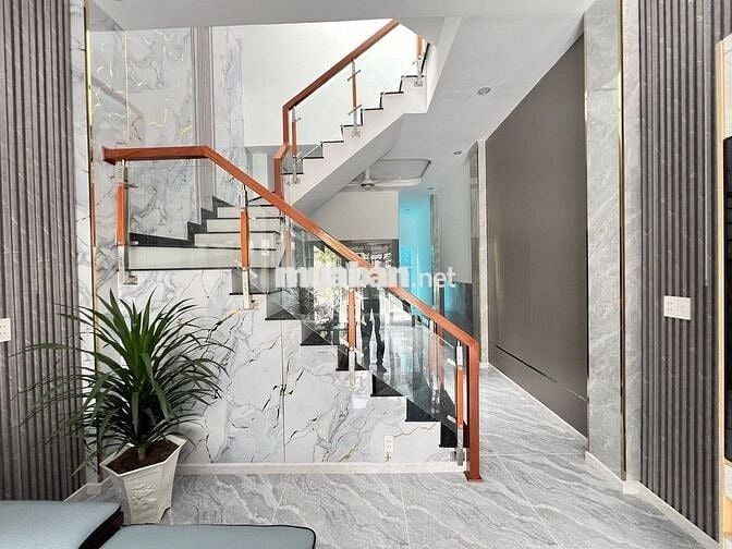 BÁN NHÀ 1 TRỆT 1 LẦU GẦN TRUNG TÂM TÂN UYÊN – CHỈ 700 TRIỆU, SHR