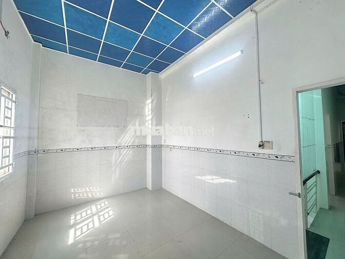 Nhà trệt 2 lầu 5PN đường Phạm Hùng chỉ 15 triệu giá quá êm