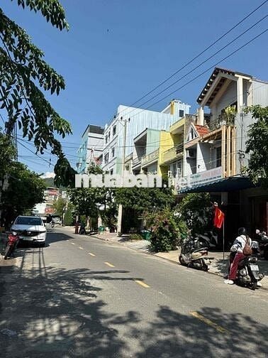 Căn hộ hai tầng 6 phòng ngủ Vũ Ngọc Phan giá 7,5 tỷ