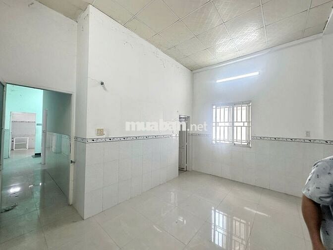 Nhà trệt 2 lầu 5PN đường Phạm Hùng chỉ 15 triệu giá quá êm