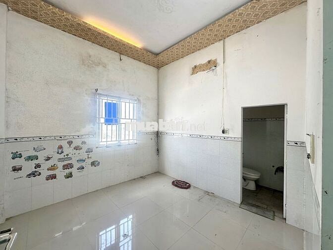 Nhà trệt 2 lầu 5PN đường Phạm Hùng chỉ 15 triệu giá quá êm