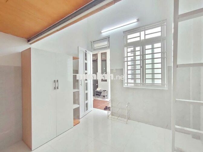 Duplex gác cao 1m7 sẳn NT ,phòng mới. Chuyên cho SV ngay ĐH Văn Hiến