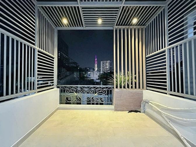 Bán nhà ngay chợ Hà Tôn Quyền, 3tỷ640 (TL) Hẻm trước nhà 8m, 1T2L, SHR
