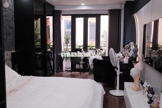 PHÂN LÔ Ô TÔ TRÁNH VÀO NHÀ HOÀNG VĂN THÁI THANH XUÂN-45M-6TÂNG-T MÁY