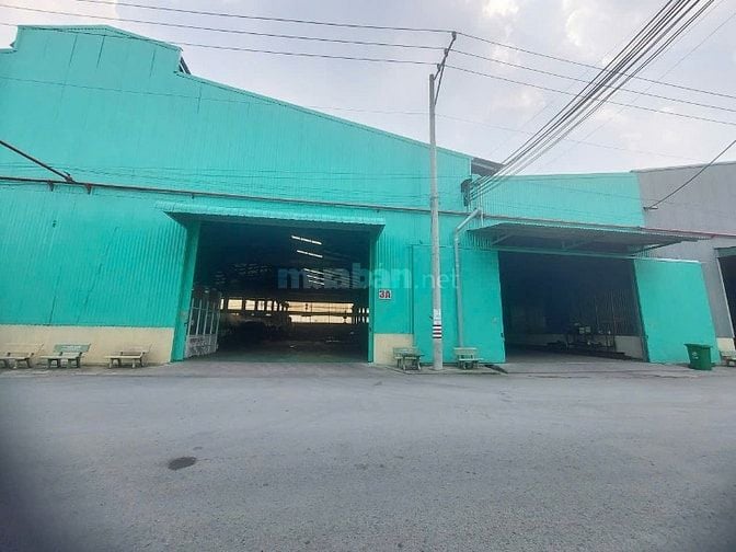 Cho thuê kho xưởng 1.700m2 Bến Lức giáp HCM, PCCC đầy đủ, giá : 68k/m2