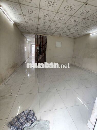 Nhà 2 tầng, hẻm xe hơi, 3 phòng ngủ, sân vườn