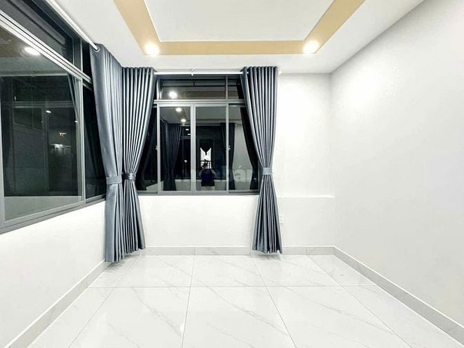 Bán nhà ngay chợ Hà Tôn Quyền, 3tỷ640 (TL) Hẻm trước nhà 8m, 1T2L, SHR
