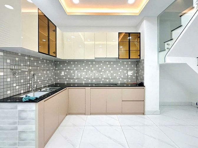 Bán nhà ngay chợ Hà Tôn Quyền, 3tỷ640 (TL) Hẻm trước nhà 8m, 1T2L, SHR