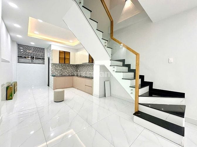 Bán nhà ngay chợ Hà Tôn Quyền, 3tỷ640 (TL) Hẻm trước nhà 8m, 1T2L, SHR