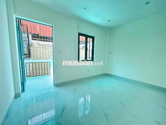 BÁN NHÀ KHƯƠNG TRUNG MỚI ĐẸP GẦN Ô TÔ GẦN ĐẦM HỒNG DT: 30m2, 5Tầng.