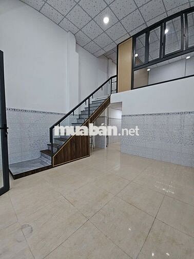 Sát mặt tiền  Trung Tâm Q4  NGANG 4.6 DÀI 12  đúc bê tông