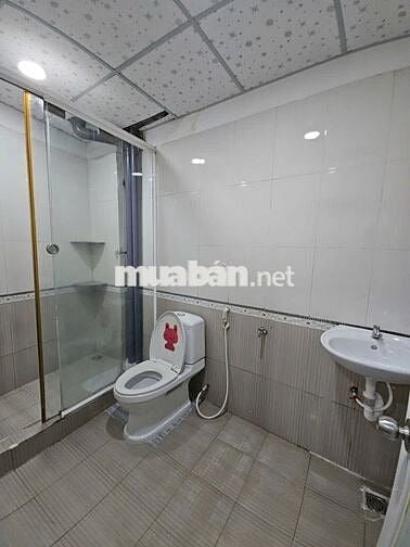 Sát mặt tiền  Trung Tâm Q4  NGANG 4.6 DÀI 12  đúc bê tông