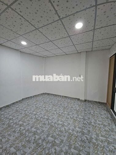 Sát mặt tiền  Trung Tâm Q4  NGANG 4.6 DÀI 12  đúc bê tông