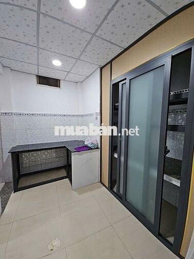 Sát mặt tiền  Trung Tâm Q4  NGANG 4.6 DÀI 12  đúc bê tông
