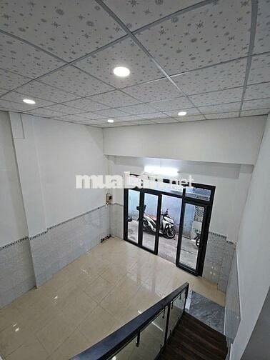 Sát mặt tiền  Trung Tâm Q4  NGANG 4.6 DÀI 12  đúc bê tông