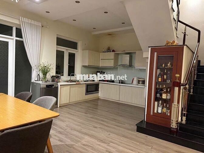 Đi định cư Úc cần bán Biệt thự mặt tiền Đường 14m Nguyễn Hữu Dật.