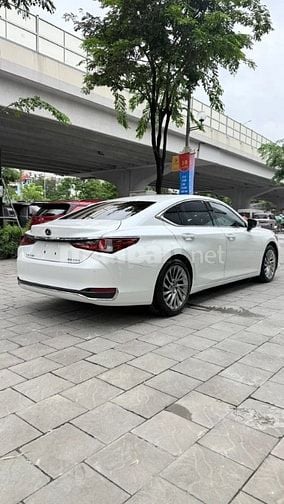Bán Lexus ES250 Model 2020, 1 chủ, xe siêu mới..