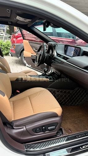 Bán Lexus ES250 Model 2020, 1 chủ, xe siêu mới..