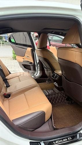 Bán Lexus ES250 Model 2020, 1 chủ, xe siêu mới..