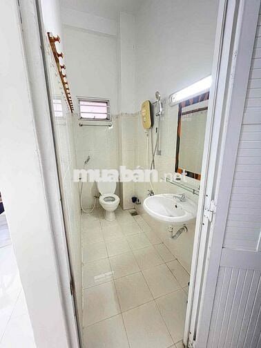 Cho thuê phòng giá rẻ ban công tại Trần Quang Diệu q3 gần ĐH Sư Phạm