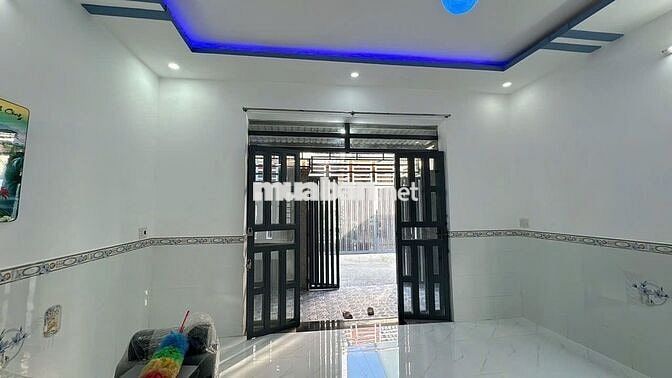 Nhà lầu hẻm xe hơi DT 5x14 1/Tân Hiệp 4 gần trường Bách Nghệ Hóc Môn
