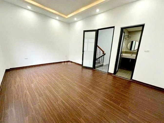 Bán Nhà Kim Mã 6 tỷ Mặt Tiền 5m Ngõ Nông Gần Phố 5T x 35m², KD Đỉnh