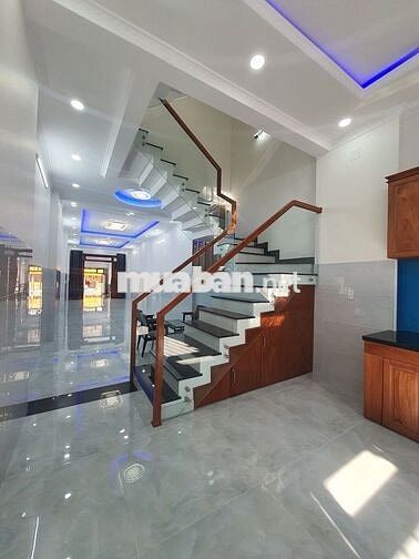 Dt : 4 m X 37m . 1 trệt 2 lầu 3 tấm ,1phong thờ 5ph ngũ 4WC