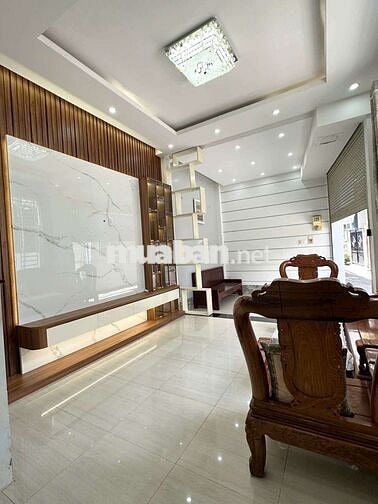NHÀ RỘNG RÃI - HẺM 52 HÙNG VƯƠNG