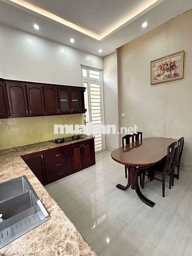 NHÀ RỘNG RÃI - HẺM 52 HÙNG VƯƠNG