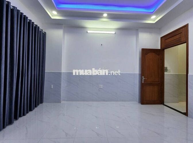 Dt : 4 m X 37m . 1 trệt 2 lầu 3 tấm ,1phong thờ 5ph ngũ 4WC
