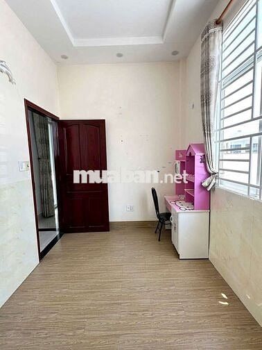 NHÀ RỘNG RÃI - HẺM 52 HÙNG VƯƠNG