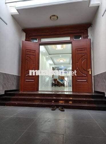 Dt : 4 m X 37m . 1 trệt 2 lầu 3 tấm ,1phong thờ 5ph ngũ 4WC