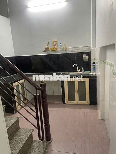 Cho thuê nhà nguyên căn mặt tiền Q. Tân Phú.Dt: 4*16