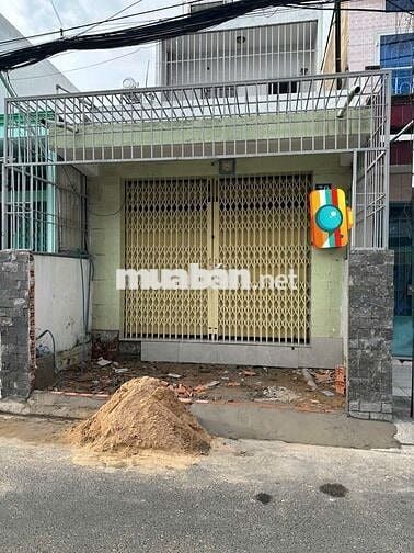 Cho thuê nhà nguyên căn mặt tiền Q. Tân Phú.Dt: 4*16