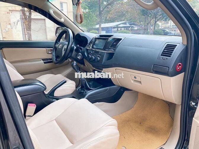 Toyota Fortuner G 2016 máy dầu số sàn, màu đen