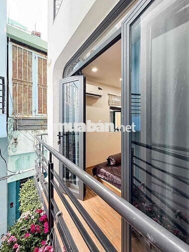 Nhà đẹp full nội thất 1 trệt 2 lầu 3 PN cách MT vài bước chân
