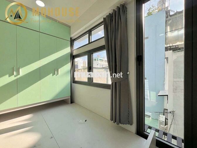 Studio ban cộng, Cửa sổ lớn Gần Lotte Mart Nguyễn Văn Lượng.