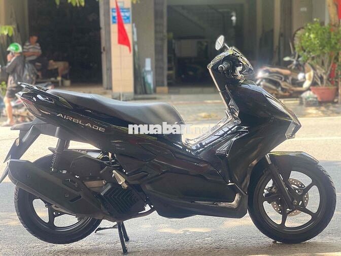 AB 4V đen bóng siêu hot cho ae chạy