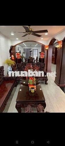 Biệt thự gỗ mặt tiền đường 270 cao lỗ p4 q8 DT 8 x 20m trệt 3 lầu