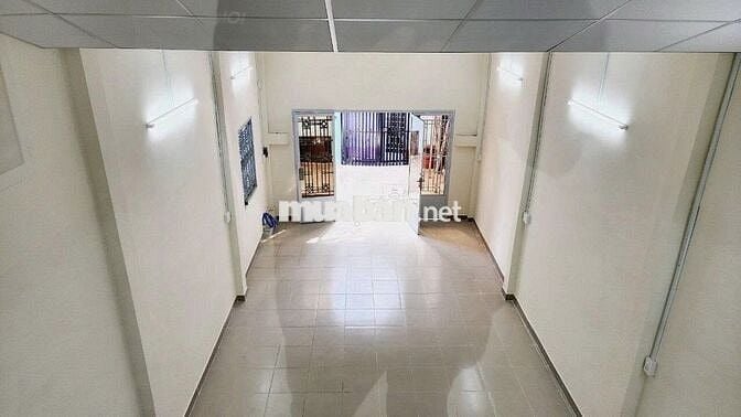 Nhà gác lửng 4,3 x13m,HXH trường chinh giá 7tr/tháng