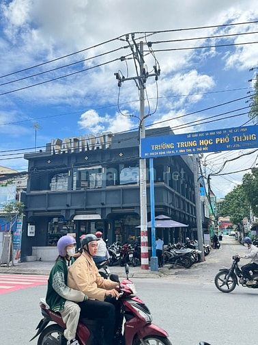 Bán góc 2MT 168 Đặng Văn Bi Thủ Đức, đang cho Katinat thuê 130tr/th