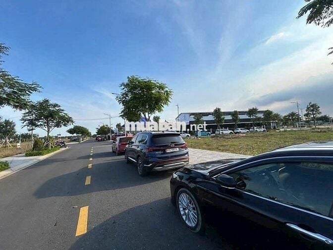 Ngộp bank cần ra đi đất nền gần tt Hành chính TP BC.HCM 102m