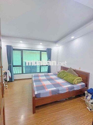 BÁN NHÀ ĐẠI TỪ SÁT HỒ LINH ĐÀM GẦN PHỐ DT: 48m2, MT4,6m, 6 Tầng.